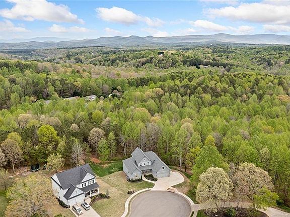 2nd image of 2 Village Rdg