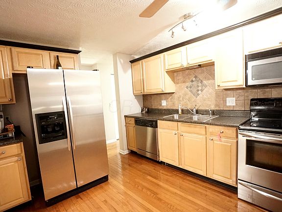 2nd image of 283 Carlin Ct W