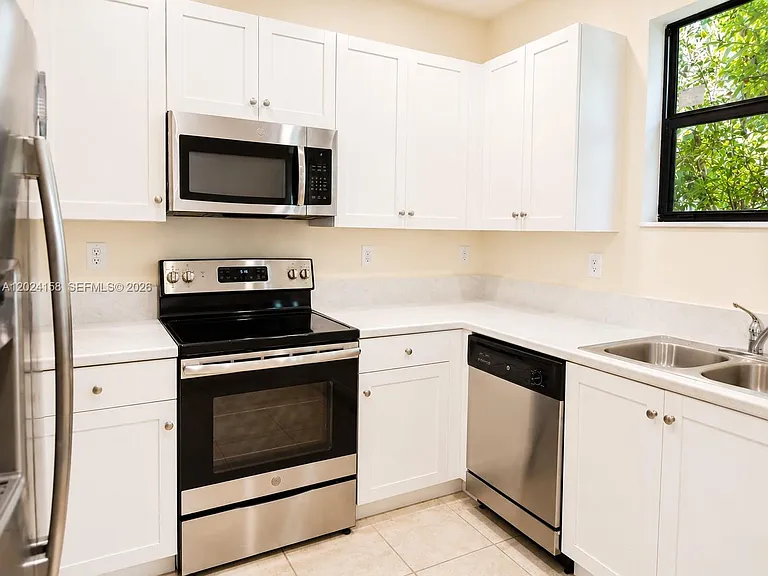 3354 SE 2nd Ct — Photo 7