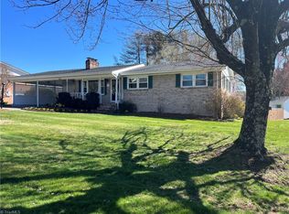 305 Arlington St, Mount Airy, NC 27030