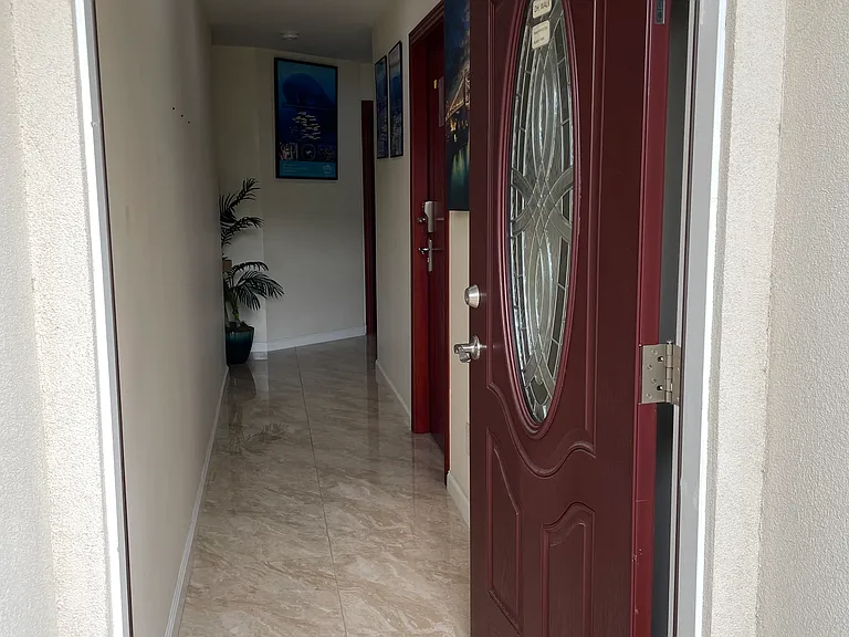 2 studio unit.