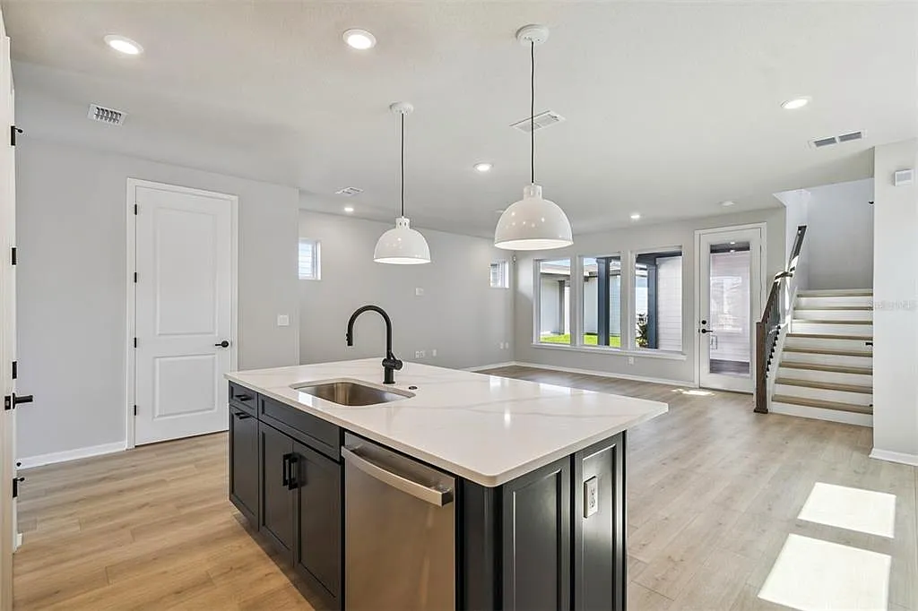 3 bed, 2.5 bath, 2308 sqft, $2,750 — Photo 4