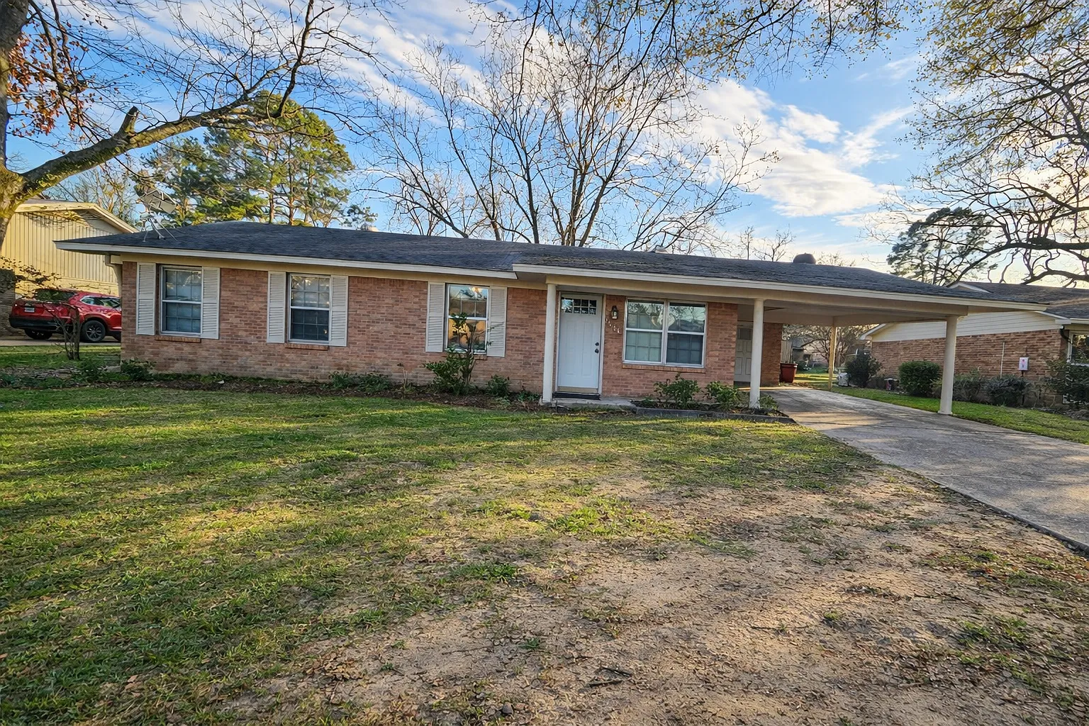 3 bed, 1.5 bath, 1354 sqft, $1,250 — Photo 1
