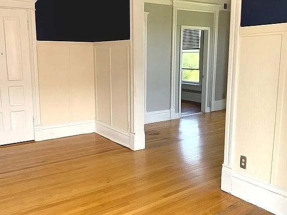 3rd image of 1521 W Leland Ave #3
