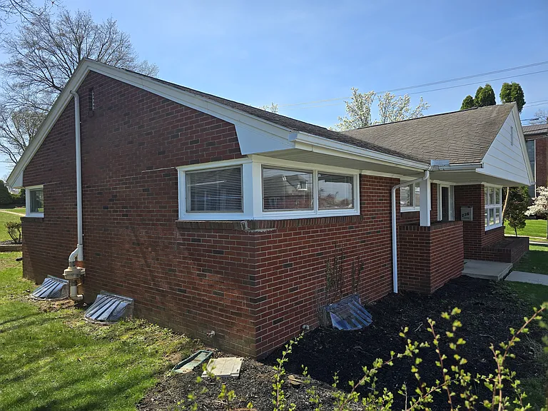 236 W Granada Ave — Photo 25