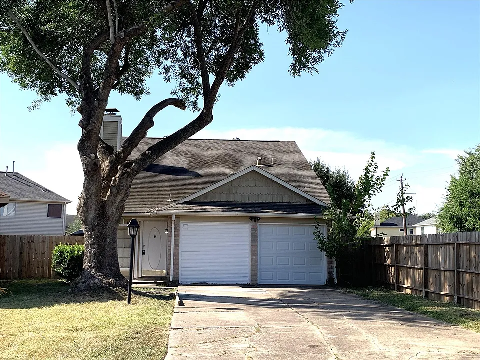 2002 Greencourt Dr