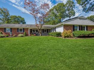 4 Silverspruce Ln, Stony Brook, NY
