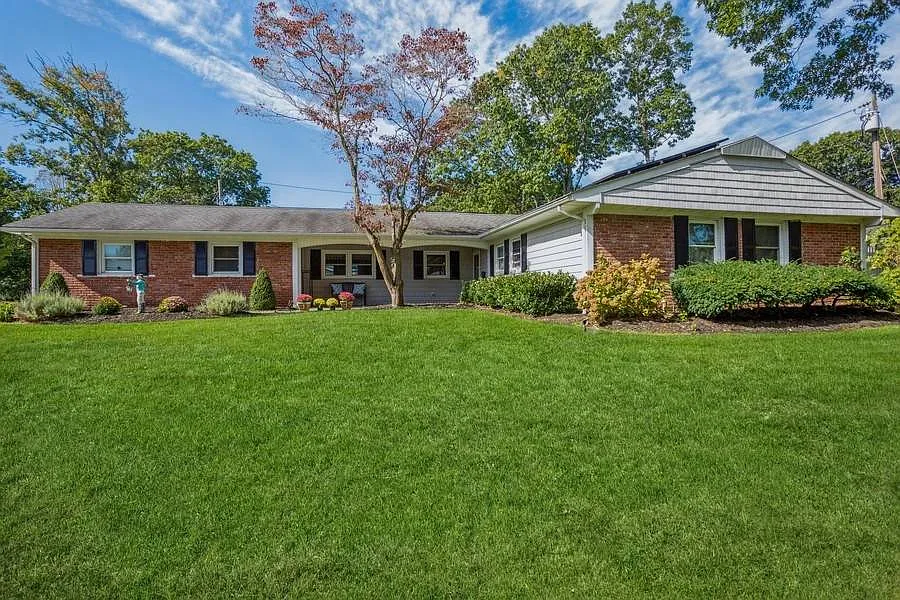 4 Silverspruce Ln photo 1
