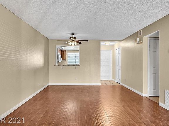 5th image of 2781 Carnation Ln #0