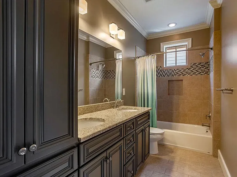 920 Caruthers Ave — Photo 26