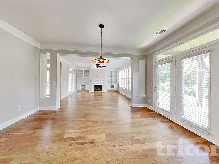 4384 Challedon Dr — Photo 5