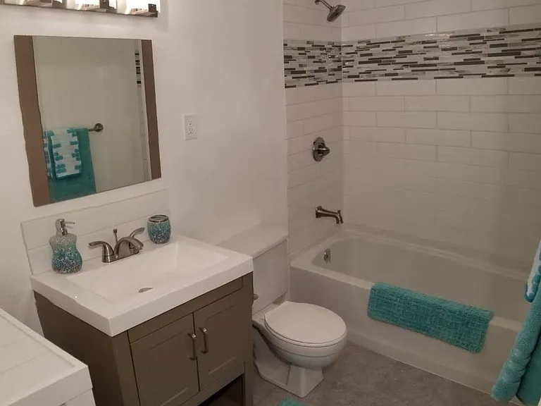 622 Paige Loop E — Photo 3