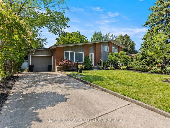2nd image of 8 Cullen Dr