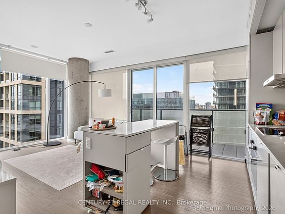 3rd image of 101 Peter St #2011