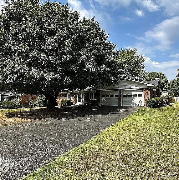 1721 Erin Way — Photo 2