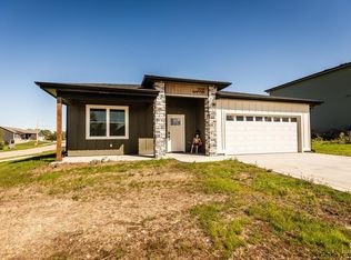 2533 Wren Ln, Junction City, KS 66441