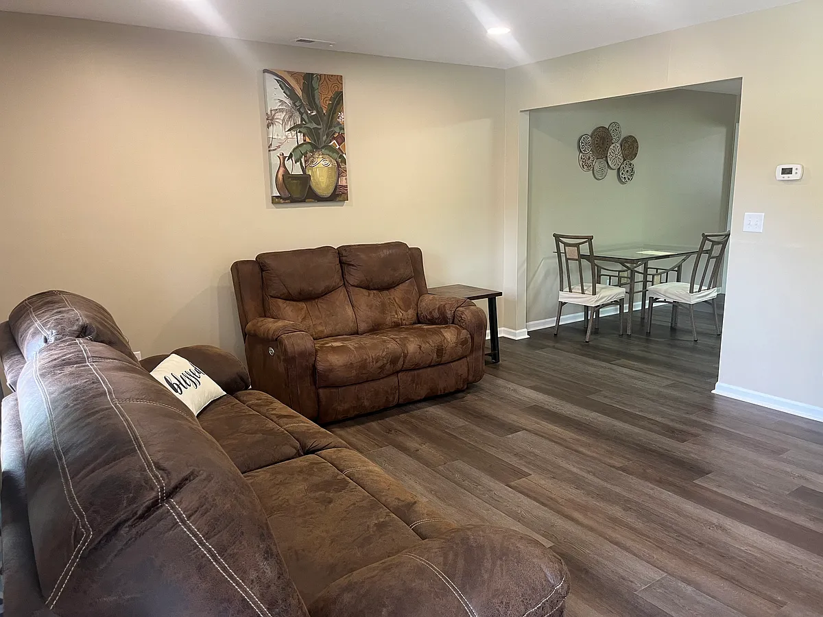 Building Photo - 304 N Maple St #2
