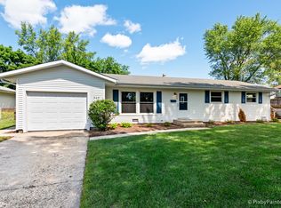 545 Commanche Ln, Carol Stream, IL 60188