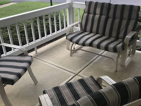 3rd image of 1292 Hillview Cir W