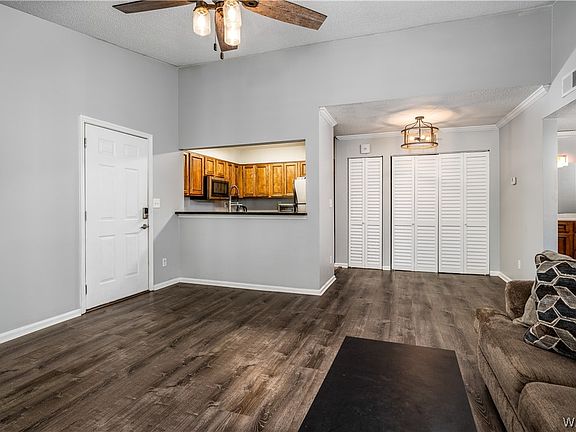 4th image of 120 15th St E APT 919