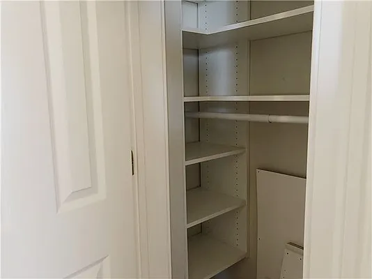 Rented by 18 REALTY | media 38