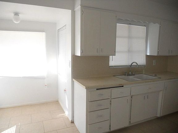 5th image of 40524 Revere Ave