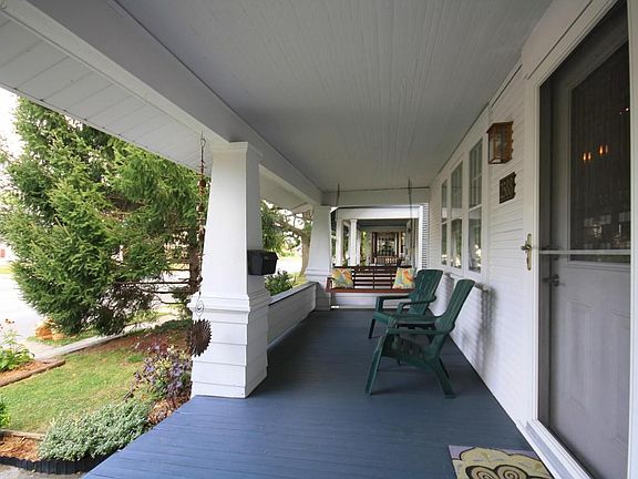 2nd image of 2588 Indianola Ave