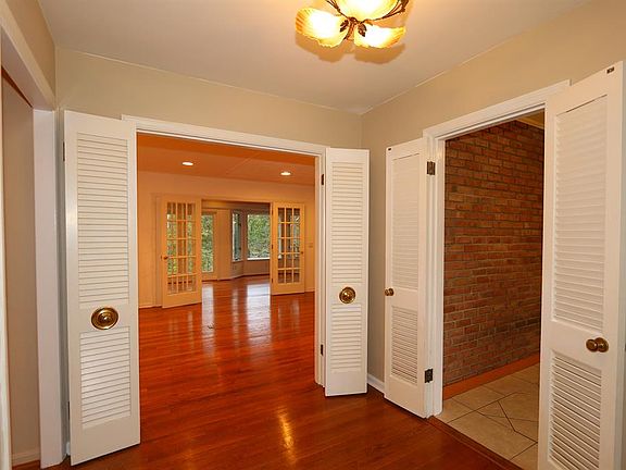 4th image of 8880 Sandymar Dr