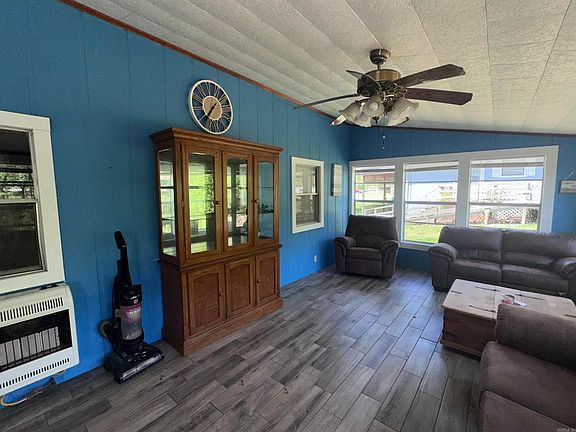 4th image of 19 Riverside Ln