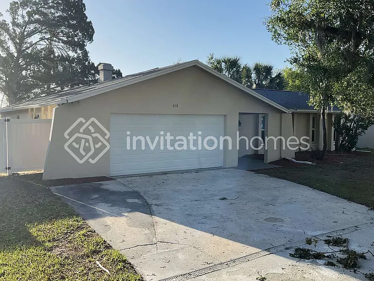 918 Rangeline Rd — Photo 1