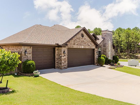 3rd image of 102 Majestic Cir