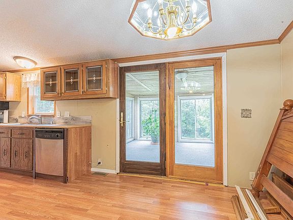 2nd image of 255 Sarabeth Dr
