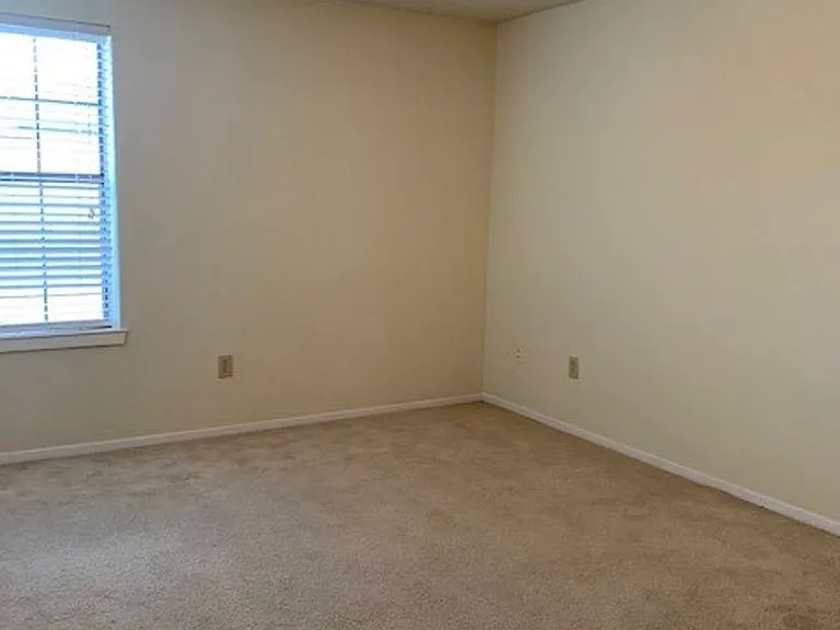 218 N Texas Blvd — Photo 25