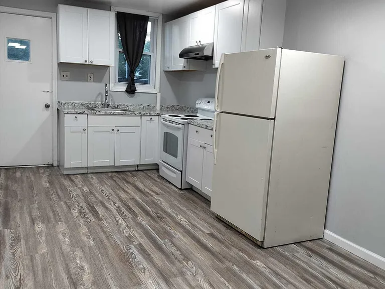 141 Grove St — Photo 13