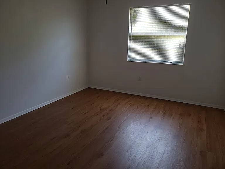 325 Lenoir St — Photo 8