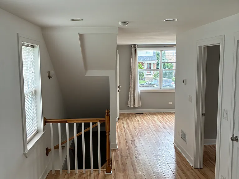 5733 W Grover St #1F — Photo 15