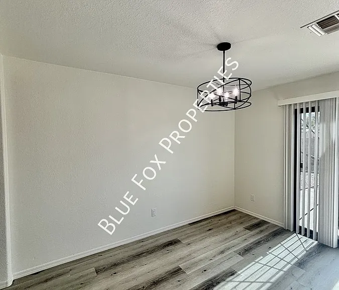 5369 S Waterloo Ln — Photo 8