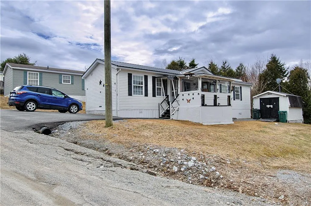 2 bed, 1.0 bath, 864 sqft, $169,900 — Photo 1