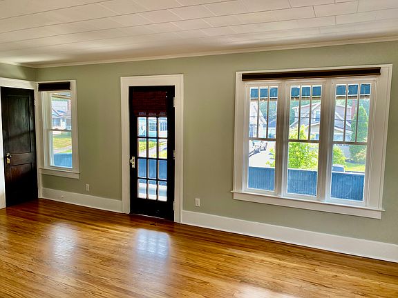 5th image of 250 Woodbine Ave Floor 1