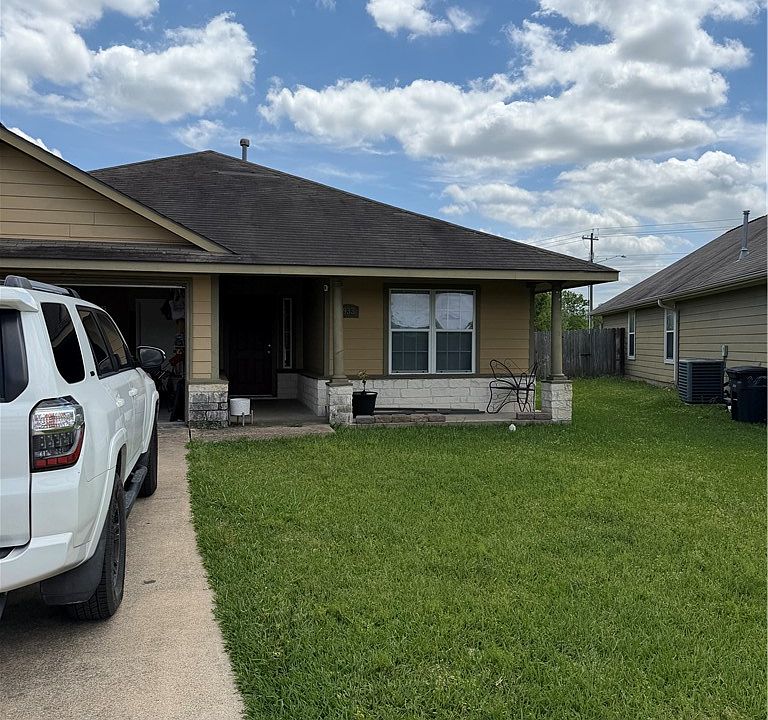 1st image of 933 Crested Point Dr