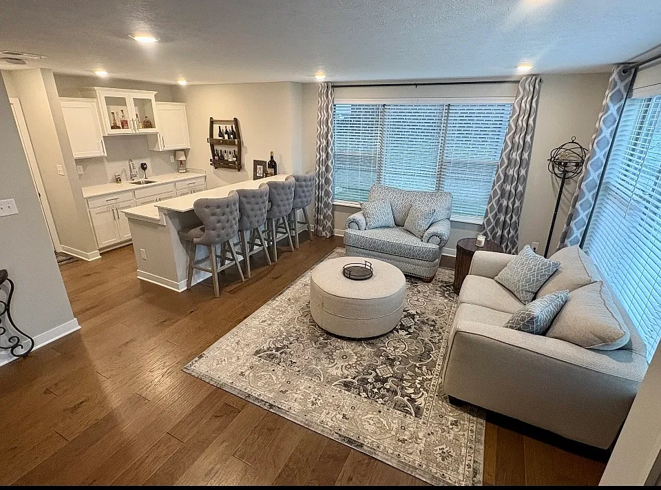 3 bed, 2359 sqft, $2,600 — Photo 4