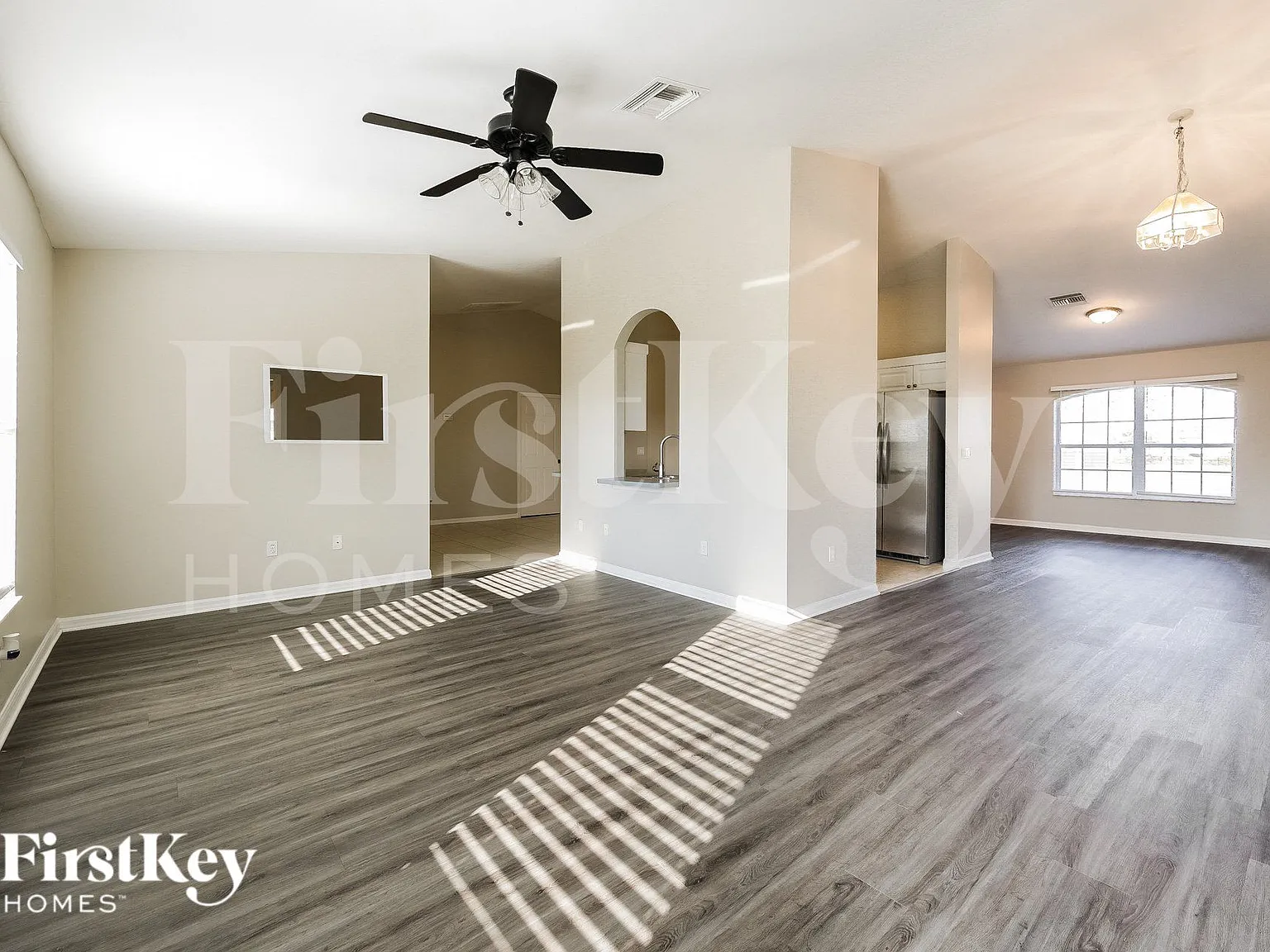 4 bed, 2.0 bath, 1969 sqft, $2,280 — Photo 4