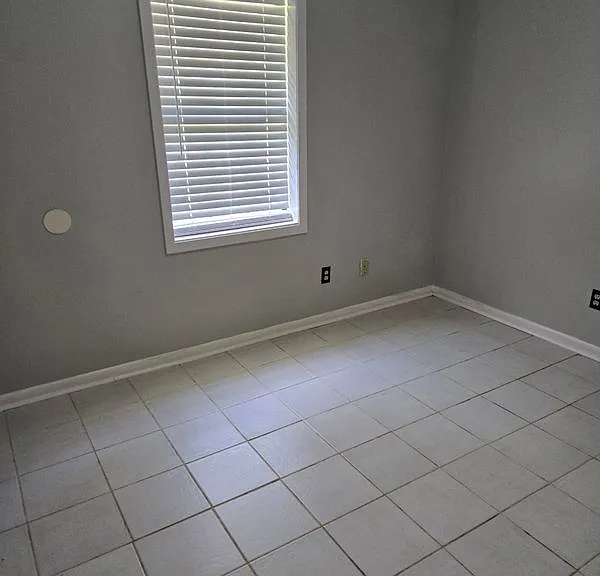 270 Rowell Rd W — Photo 11