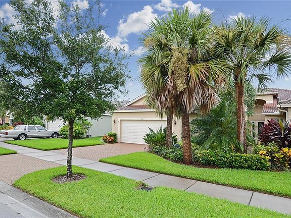 2nd image of 15831 Aurora Lake Cir