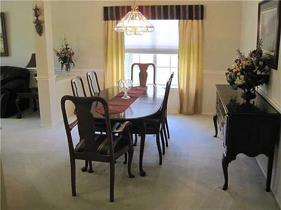 5th image of 3007 Cedar Elm Ln