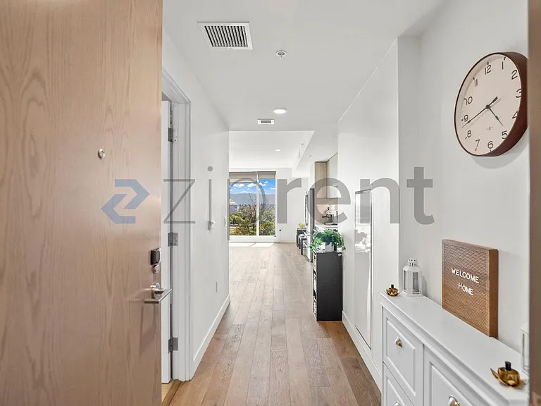 188 W Saint James St #10710 — Photo 4