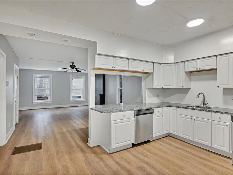57 1/2 Saratoga Ave #1N — Photo 5