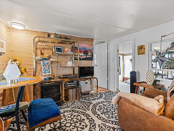 2nd image of 75 Summer Cir