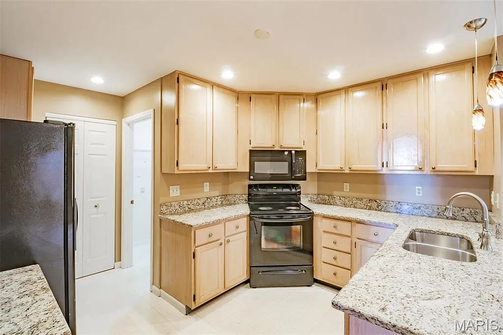 3 bed, 2.5 bath, 1969 sqft, $2,850 — Photo 3