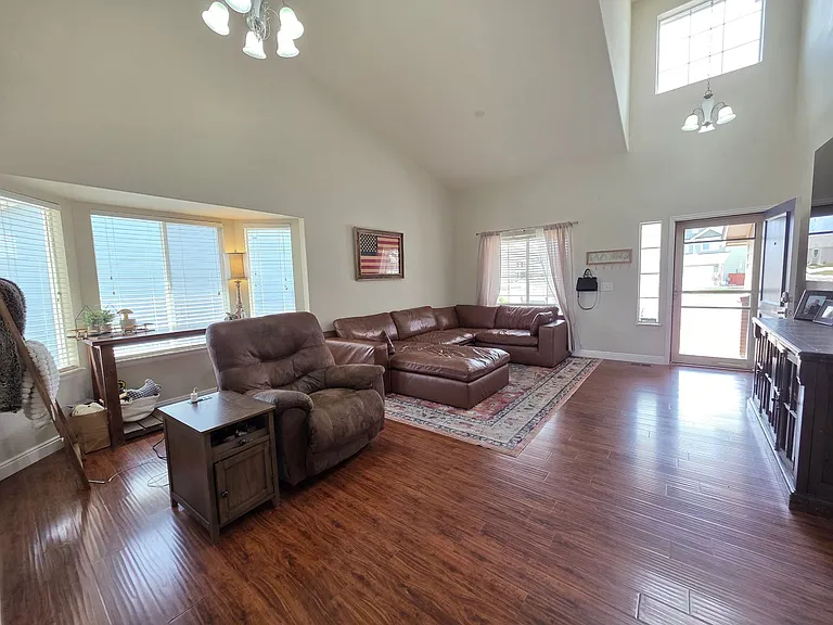 8807 Silver Glen Dr — Photo 3